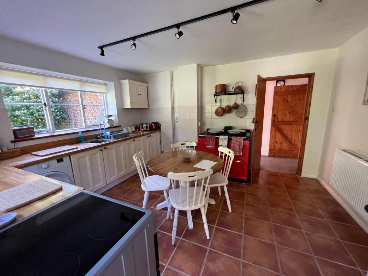 Forestry Cottage. Hot Tub, Open Fire, Dog Friendly Gaywood Экстерьер фото